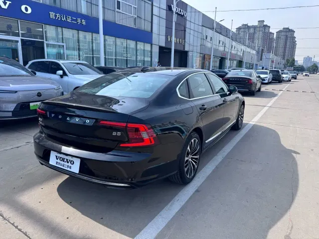 Volvo S90 — Фото автомобиля 4