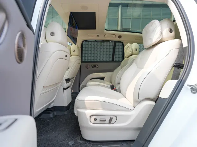 Li Auto i8 — Фото автомобиля 16