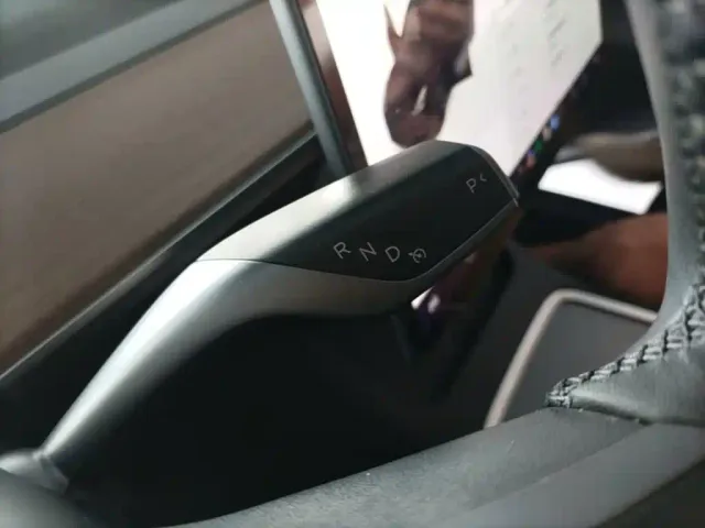 Tesla Model Y — Фото автомобиля 13