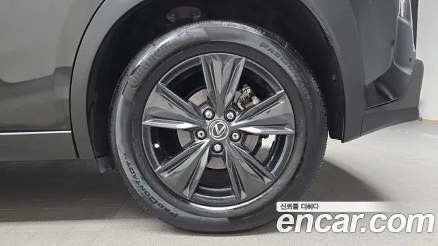 Lexus UX — Фото автомобиля 21