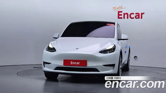 Tesla Model Y — Фото автомобиля 2