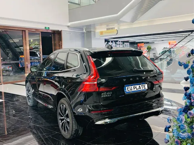 Volvo XC60 — Фото автомобиля 4