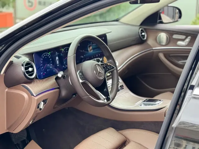 Mercedes-Benz E-Class — Фото автомобиля 20
