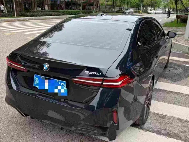 BMW 5 Series — Фото автомобиля 4