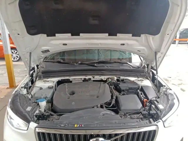 Volvo XC40 — Фото автомобиля 15