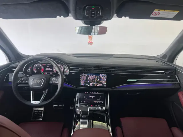 Audi SQ7 — Фото автомобиля 10