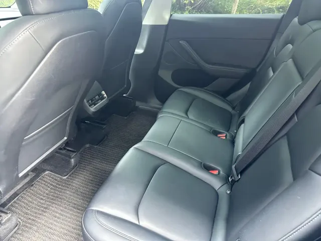 Tesla Model Y — Фото автомобиля 9