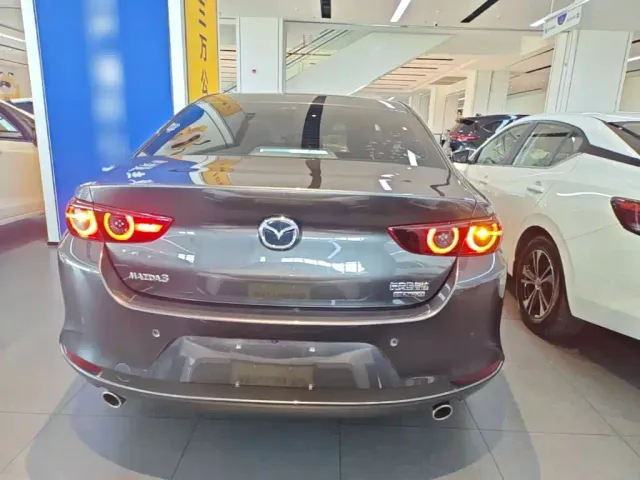 Mazda Axela — Фото автомобиля 5