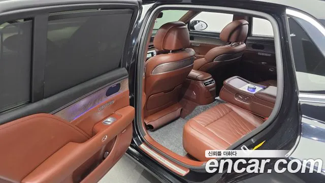 Genesis G90 Бензин 3.5 турбо AWD — Фото автомобиля 11