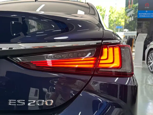 Lexus ES — Фото автомобиля 7