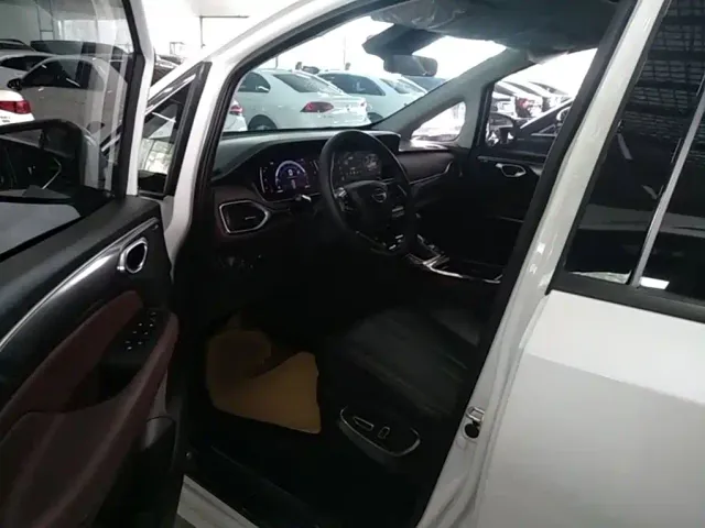 GAC Trumpchi M6 — Фото автомобиля 14