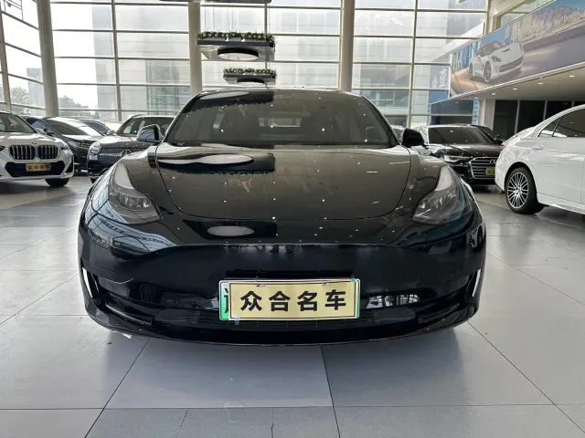 Фотография автомобиля — Tesla Model 3