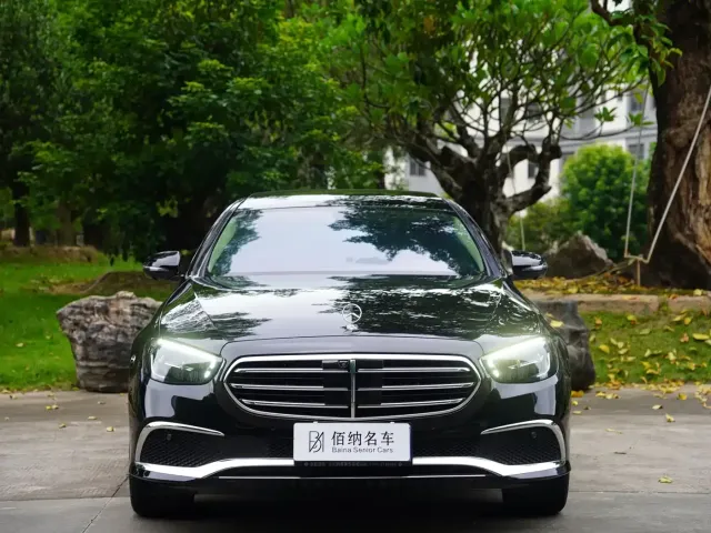 Mercedes-Benz E-Class — Фото автомобиля 3
