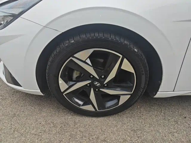 Hyundai Elantra — Фото автомобиля 22