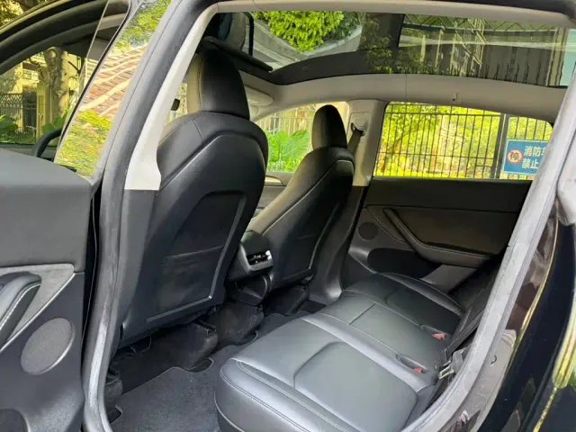 Tesla Model Y — Фото автомобиля 8