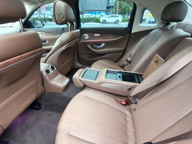 Mercedes-Benz E-Class — Фото автомобиля 20