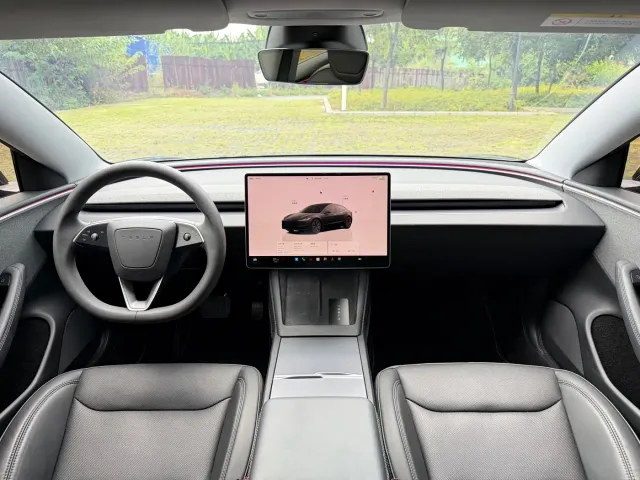 Tesla Model 3 — Фото автомобиля 7