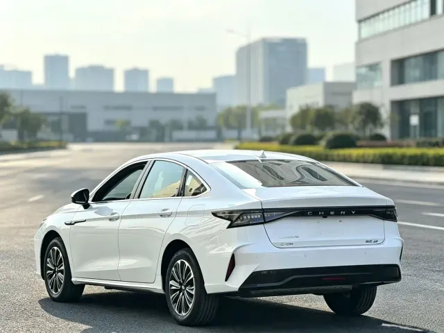 Chery Fulwin A8 — Фото автомобиля 9