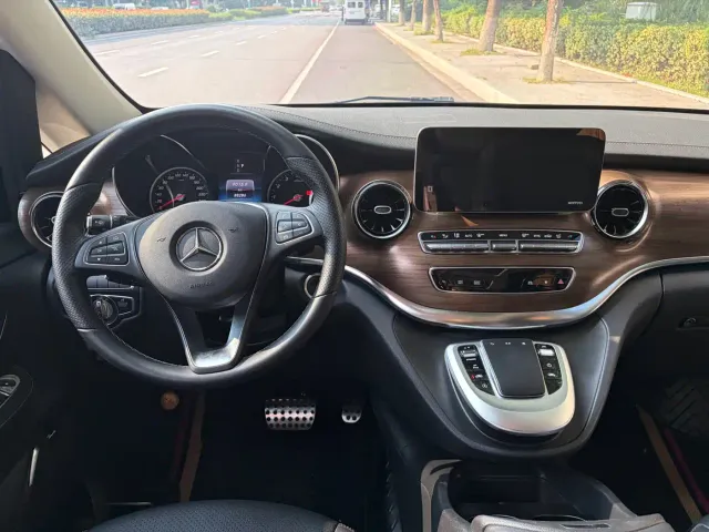 Mercedes-Benz V-Class — Фото автомобиля 12
