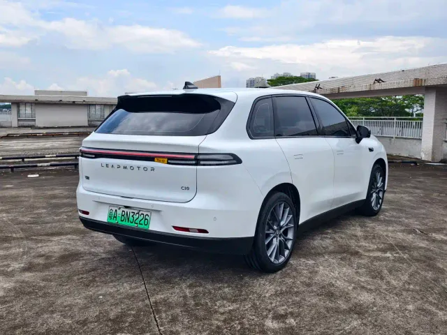 Leapmotor C10 — Фото автомобиля 11