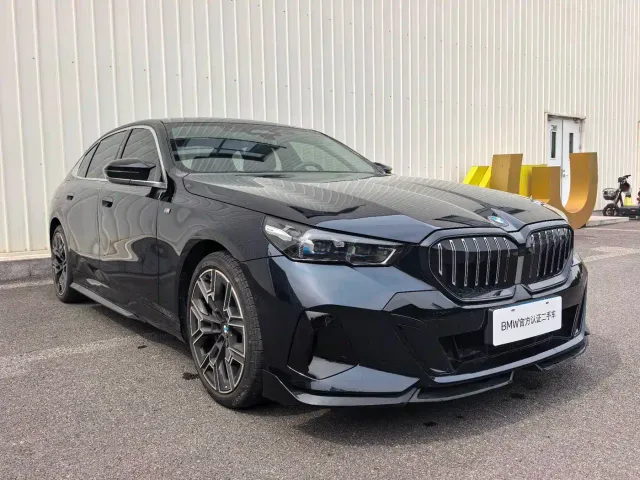 BMW 5 Series — Фото автомобиля 3