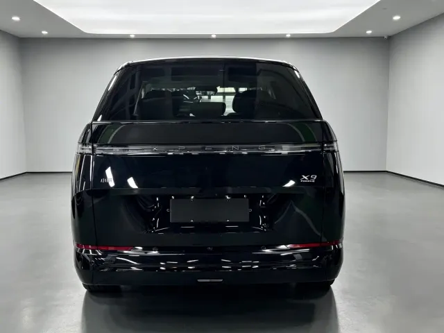 Xpeng X9 — Фото автомобиля 9