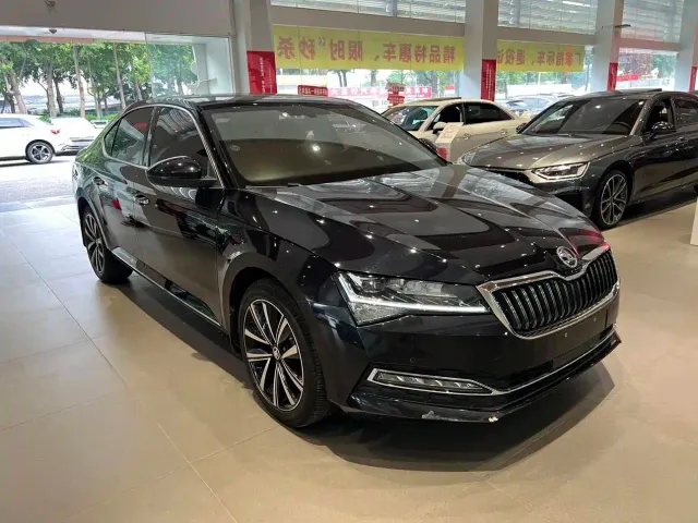 Skoda Superb — Фото автомобиля 3