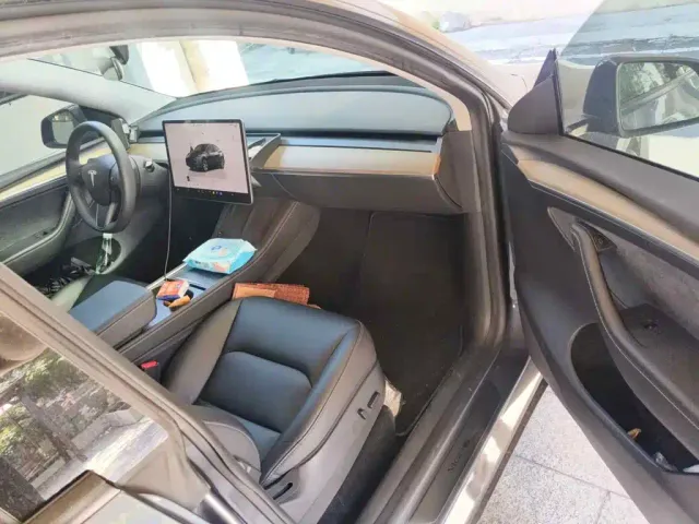 Tesla Model Y — Фото автомобиля 13