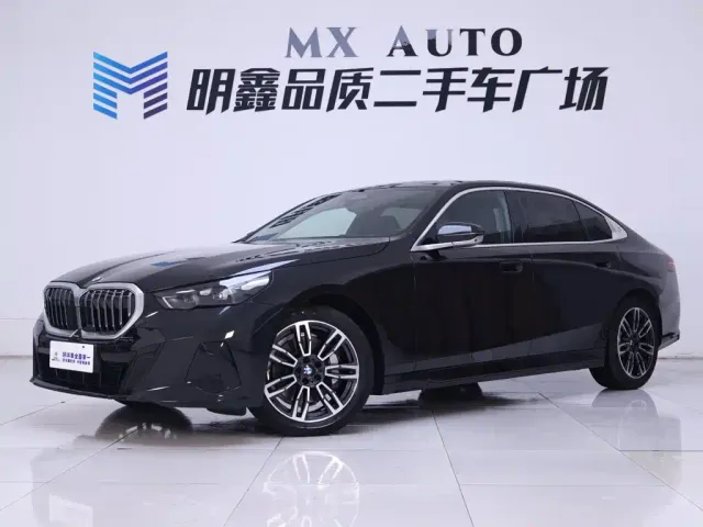 BMW 5 Series — Фото автомобиля 2