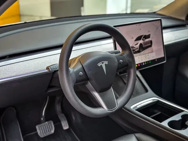 Tesla Model Y — Фото автомобиля 4