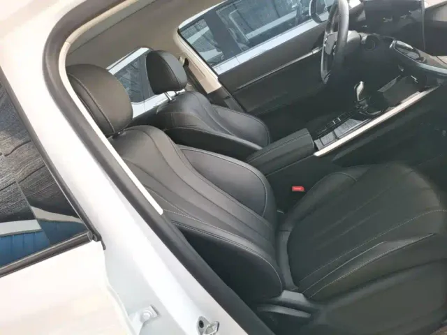 Roewe RX5 Max — Фото автомобиля 24