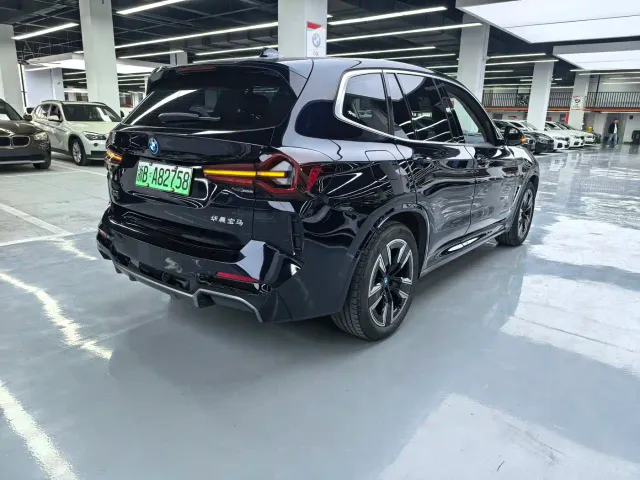 BMW iX3 — Фото автомобиля 16