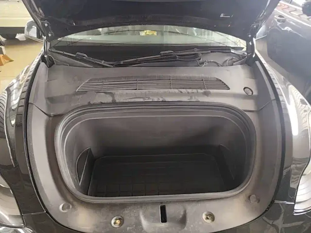 Tesla Model Y — Фото автомобиля 19