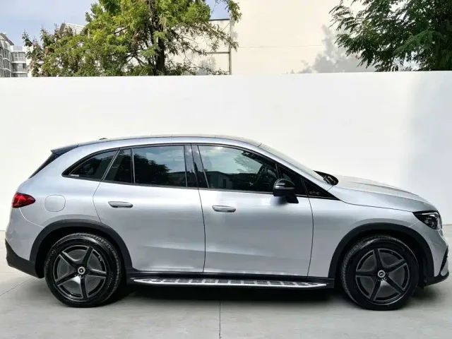 Mercedes-Benz EQE SUV — Фото автомобиля 3
