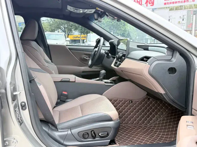 Lexus Lexus ES 2025 200 Ultimate Edition — Фото автомобиля 10
