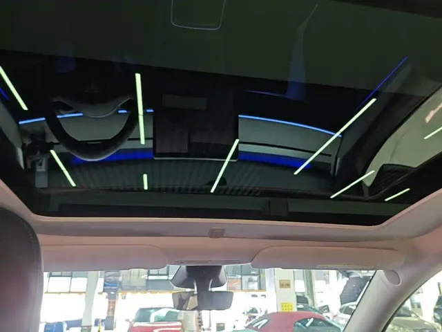Tesla Model Y — Фото автомобиля 17