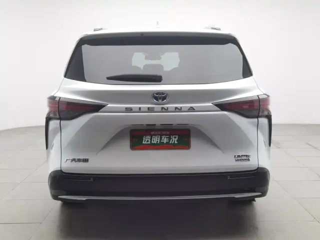 Toyota Sienna — Фото автомобиля 4
