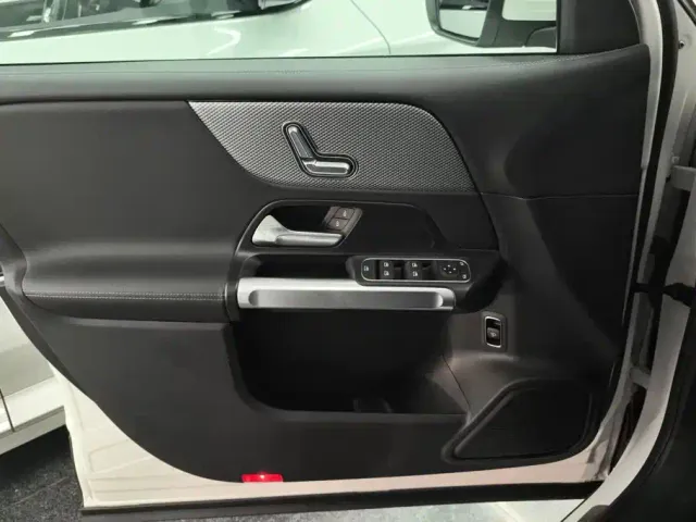 Mercedes-Benz GLB-Class — Фото автомобиля 7