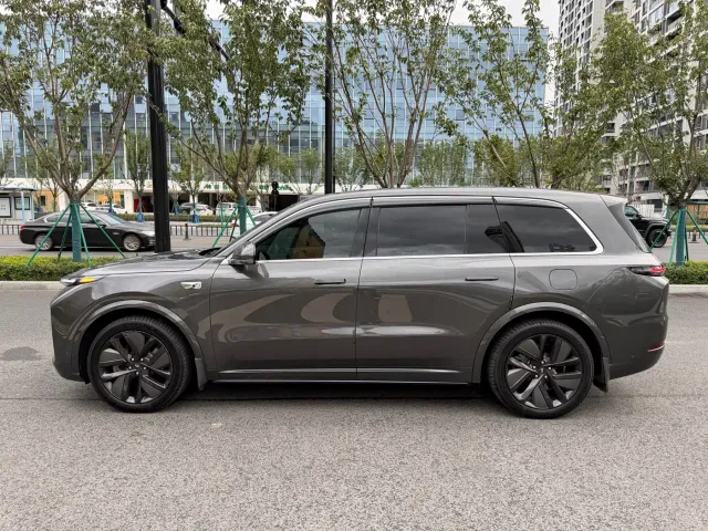 Li Auto L9 — Фото автомобиля 4