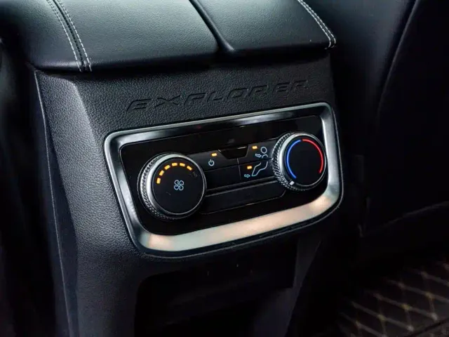 Ford Explorer — Фото автомобиля 26