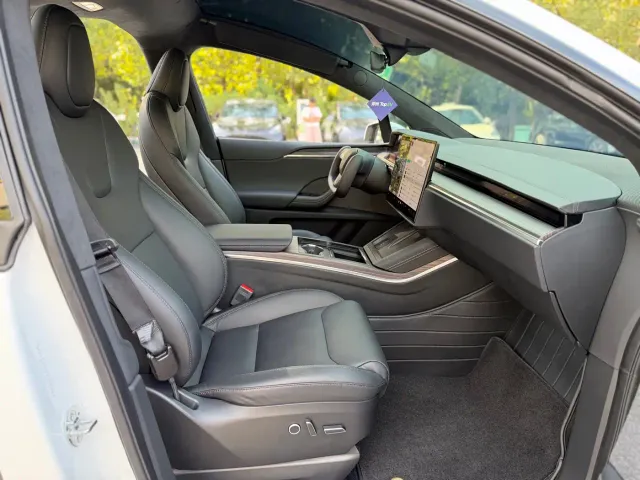 Tesla Model X — Фото автомобиля 13