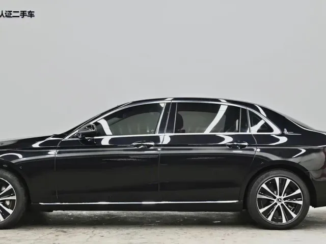 Mercedes-Benz E-Class — Фото автомобиля 27