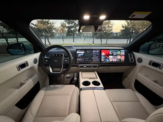 Li Auto L8 — Фото автомобиля 10