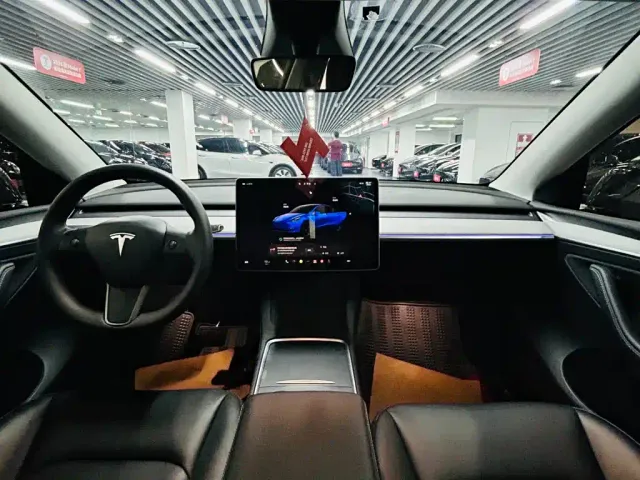 Tesla Model Y — Фото автомобиля 8