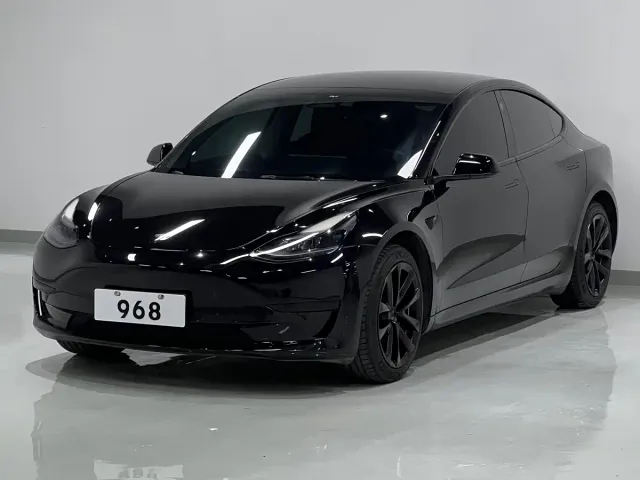 Фотография автомобиля — Tesla Model 3
