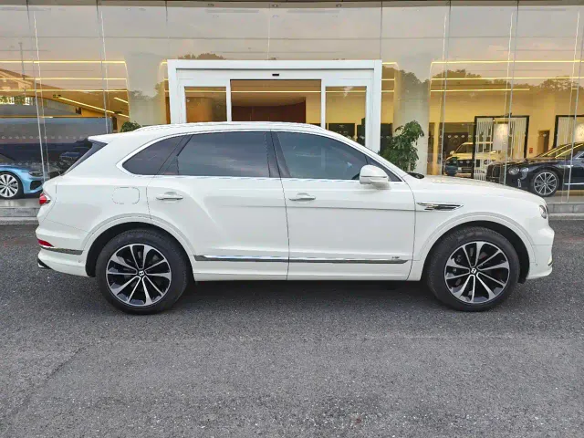 Bentley Bentayga — Фото автомобиля 4