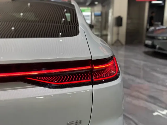 Geely Galaxy E8 — Фото автомобиля 28