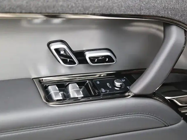 Land Rover Range Rover Sport — Фото автомобиля 11