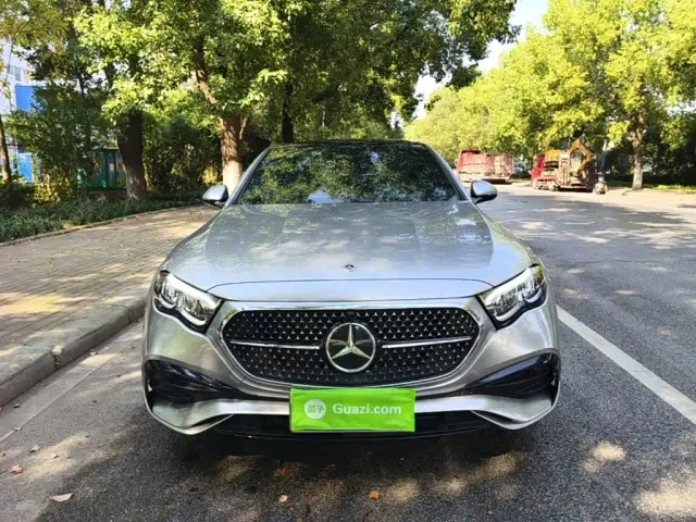 Mercedes-Benz E-Class — Фото автомобиля 2