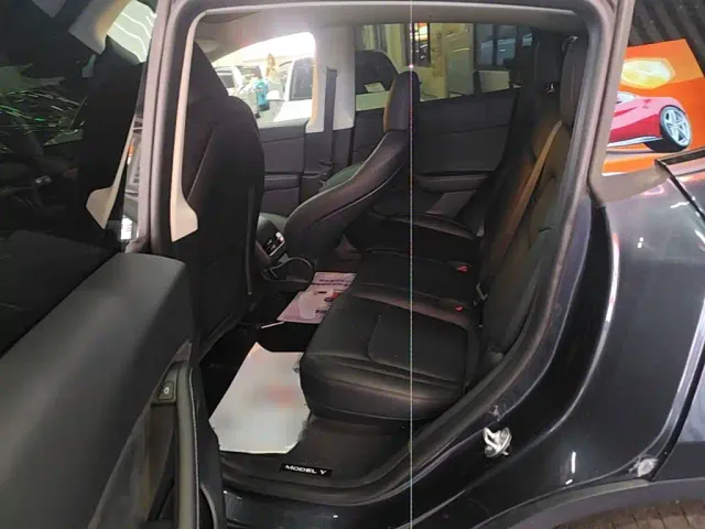 Tesla Model Y — Фото автомобиля 16